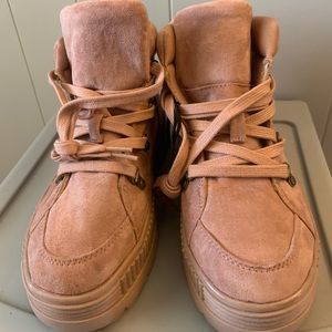Size 9 Mauve colored ankle boot, NEVER WORN!